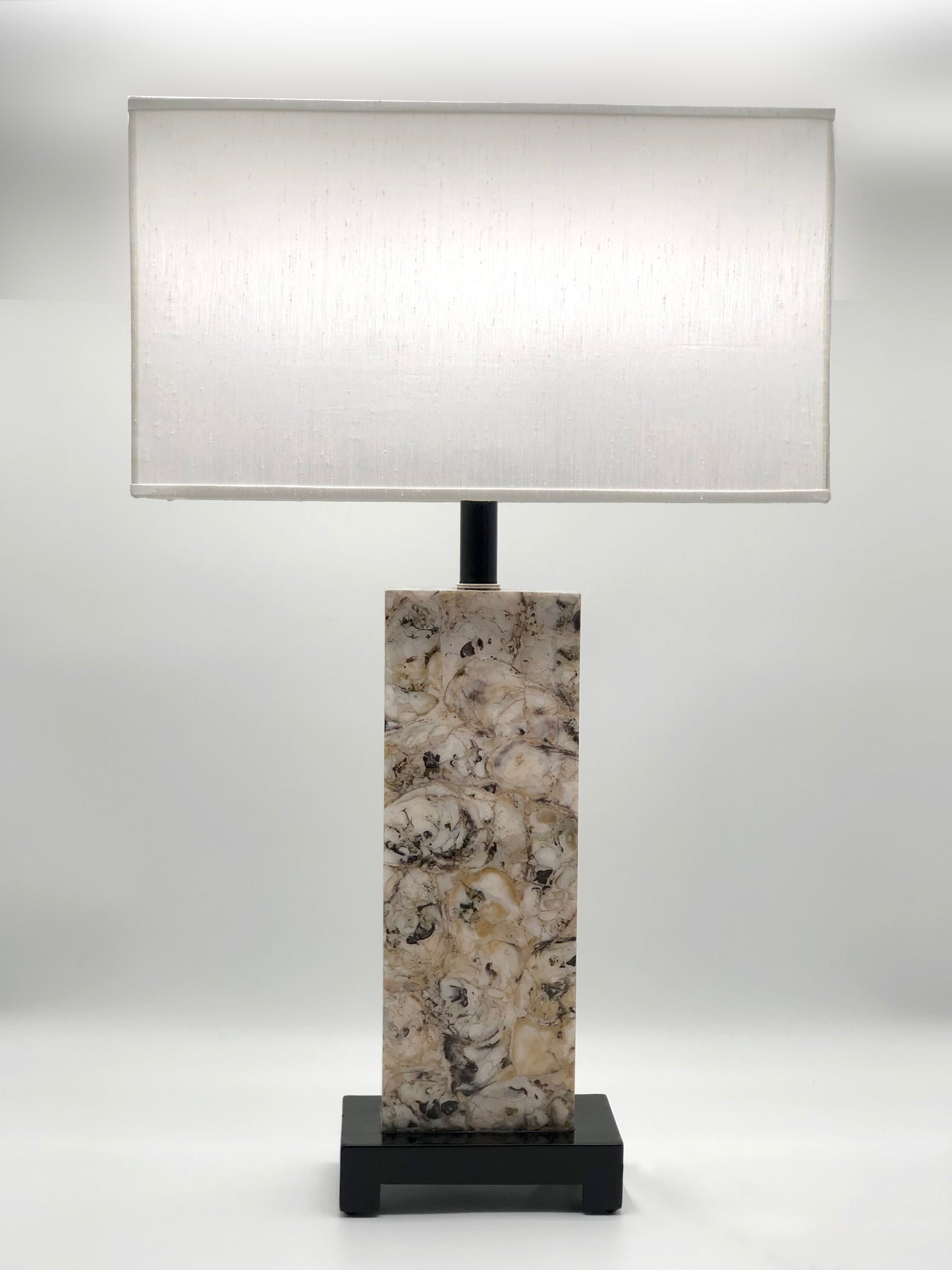 Ostra Shell Table Lamp (Oyster)