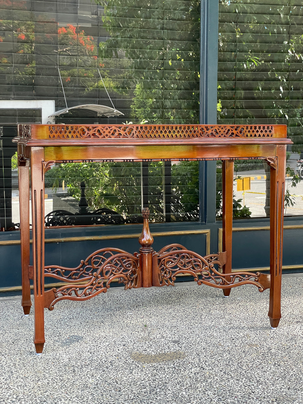 Chinese Chippendale Fretwork Tea Table (Serpentine)
