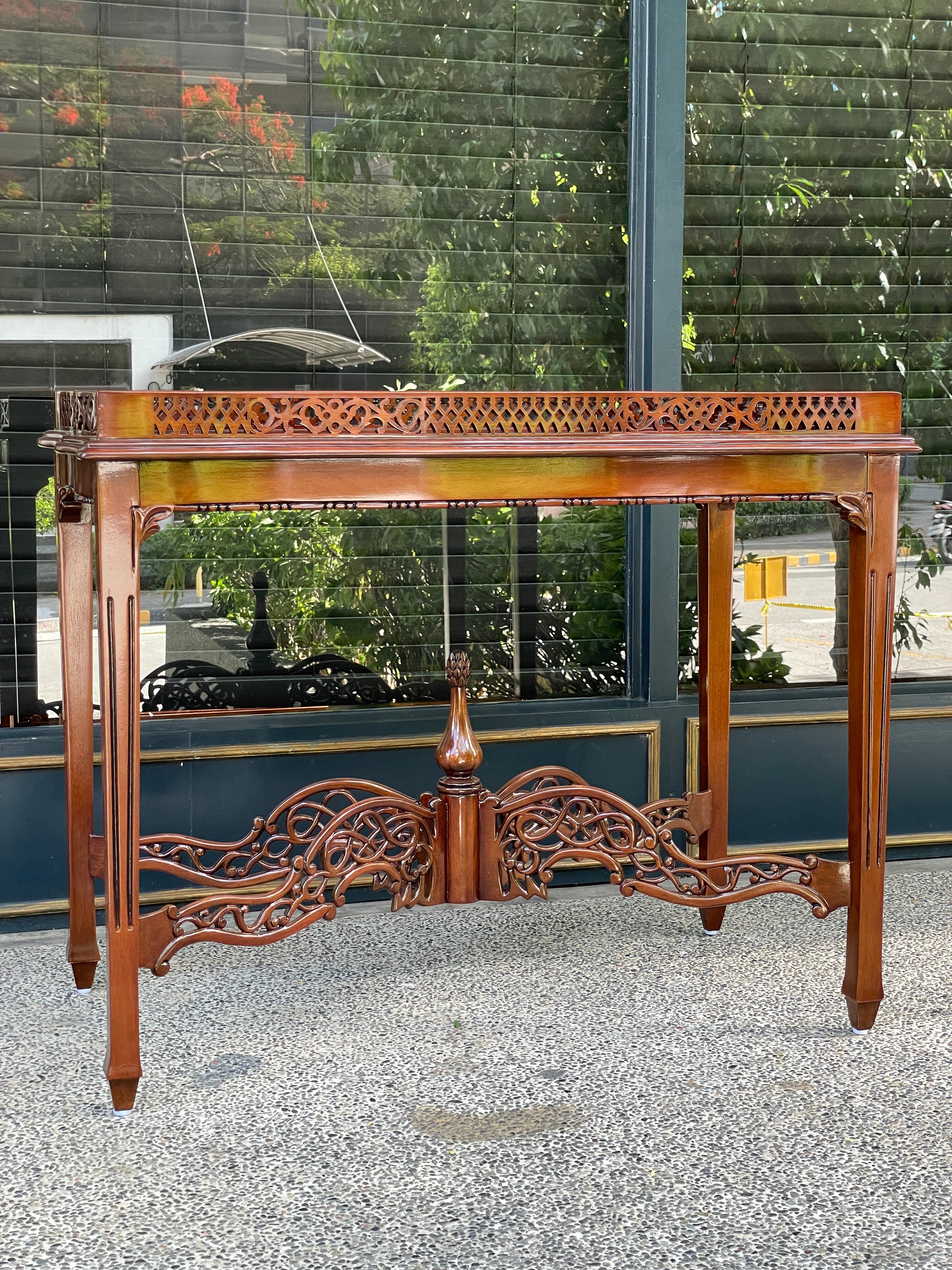 Chinese Chippendale Fretwork Tea Table (Serpentine)