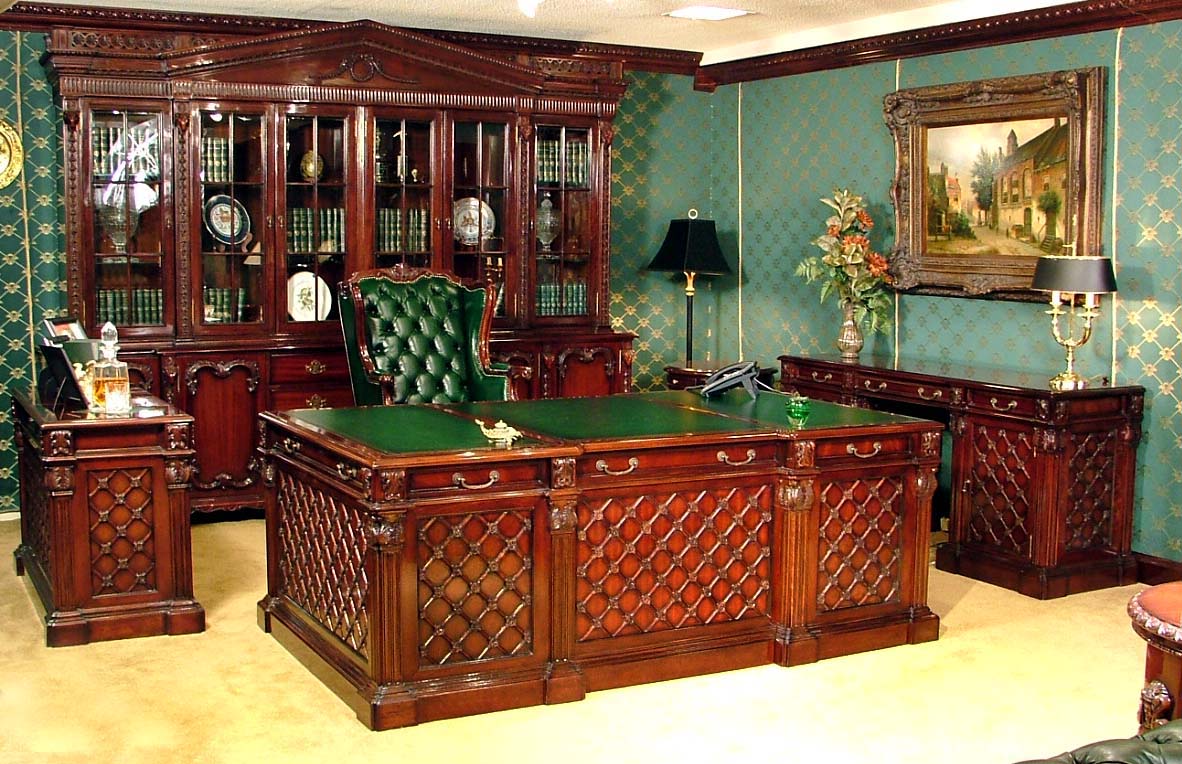 Regency Trellis Executive Office Desk (Medium)