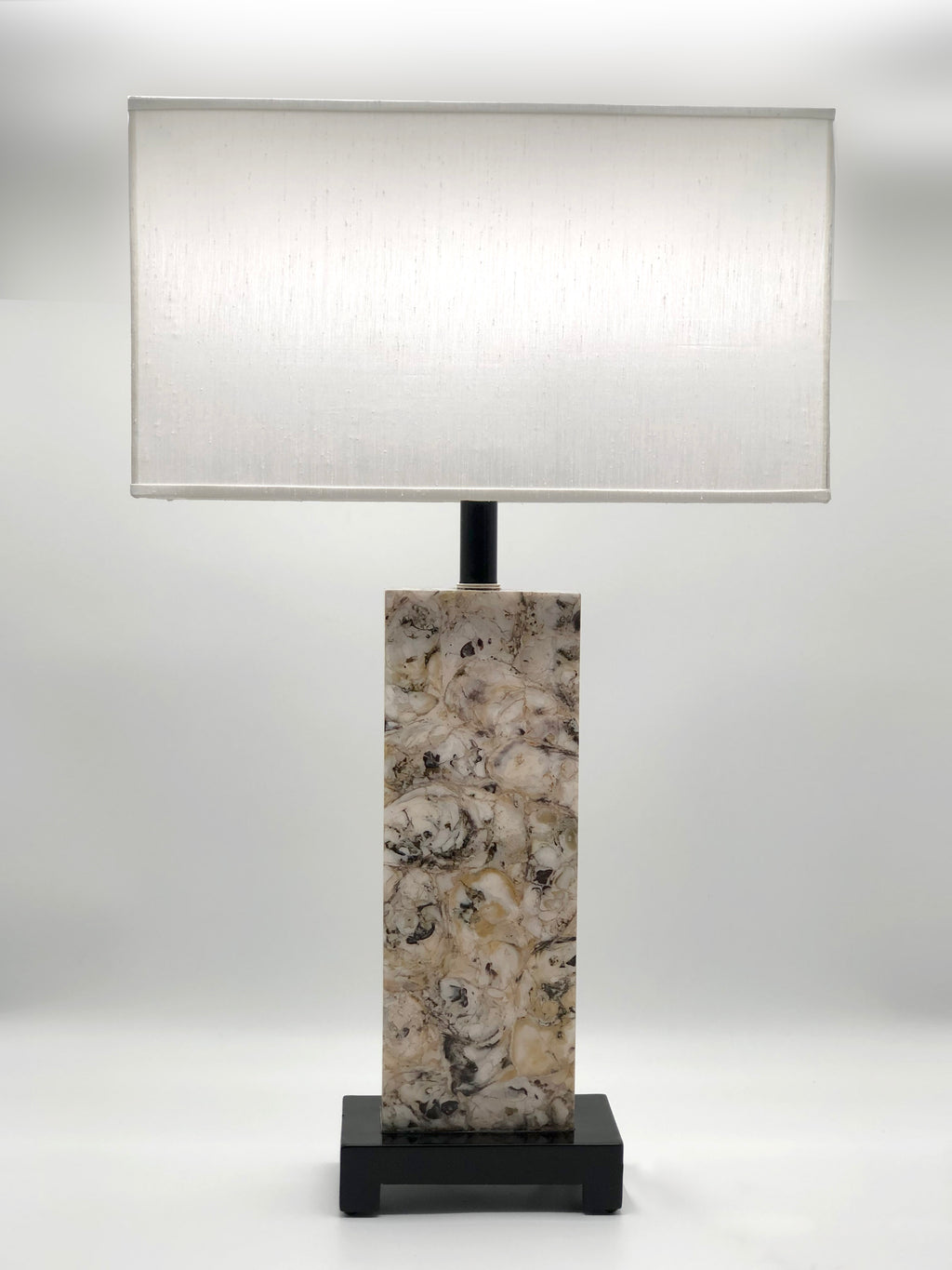 Ostra Shell Table Lamp (Oyster)
