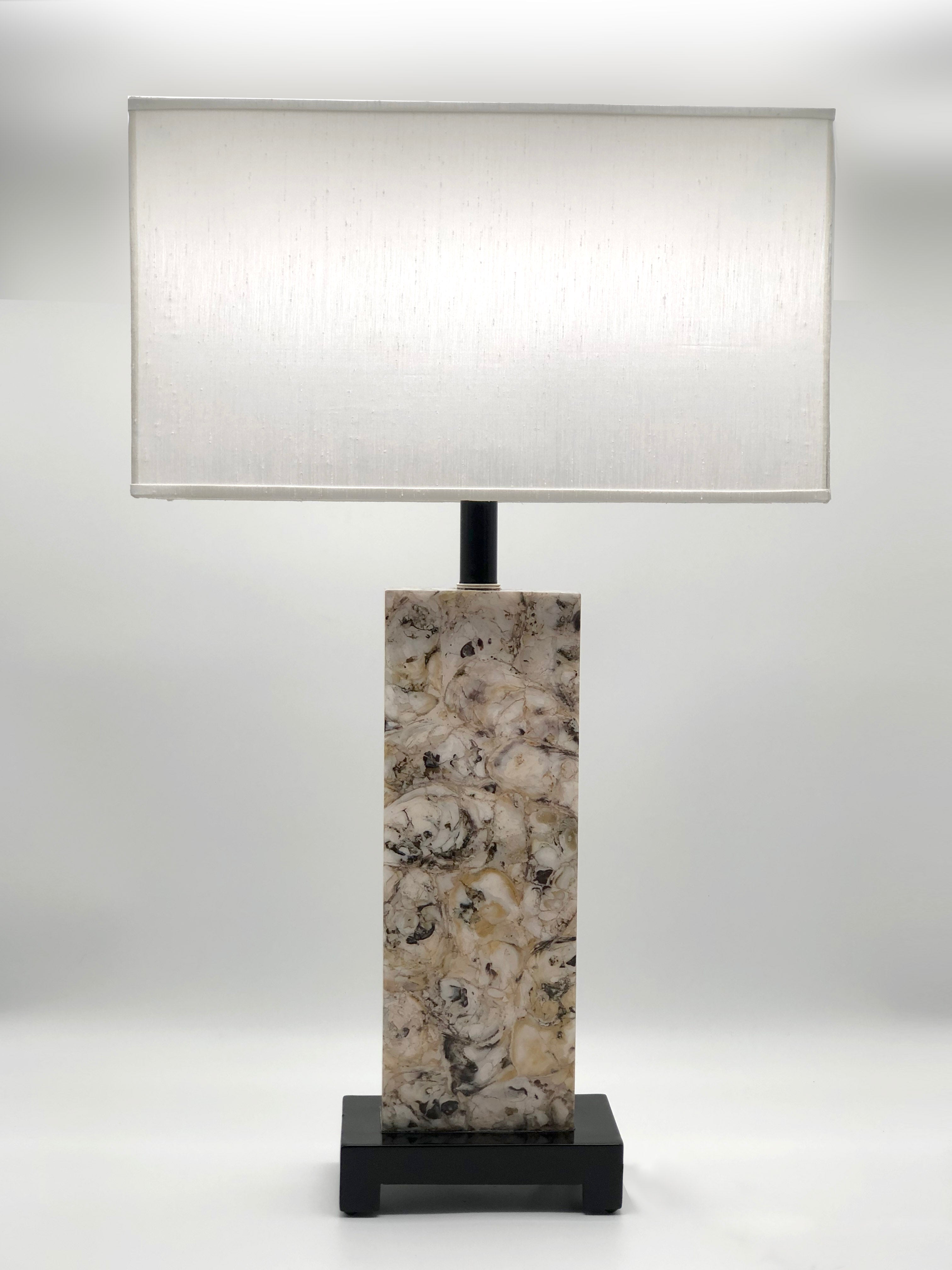 Ostra Shell Table Lamp (Oyster)