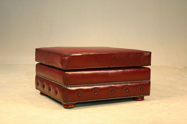 Chesterfield Ottoman (Plain seat)