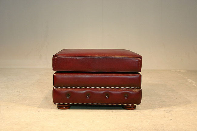 Chesterfield Ottoman (Plain seat)