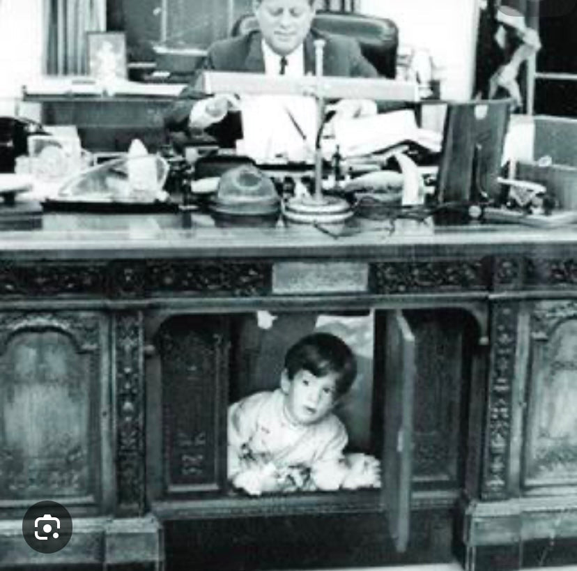 White House Resolute Oval Office Desk